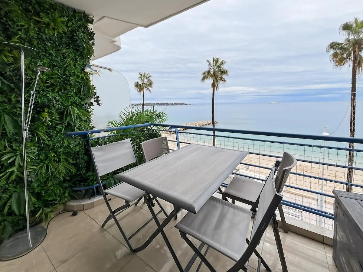 Apartment Studio Front De Mer Antibes France
